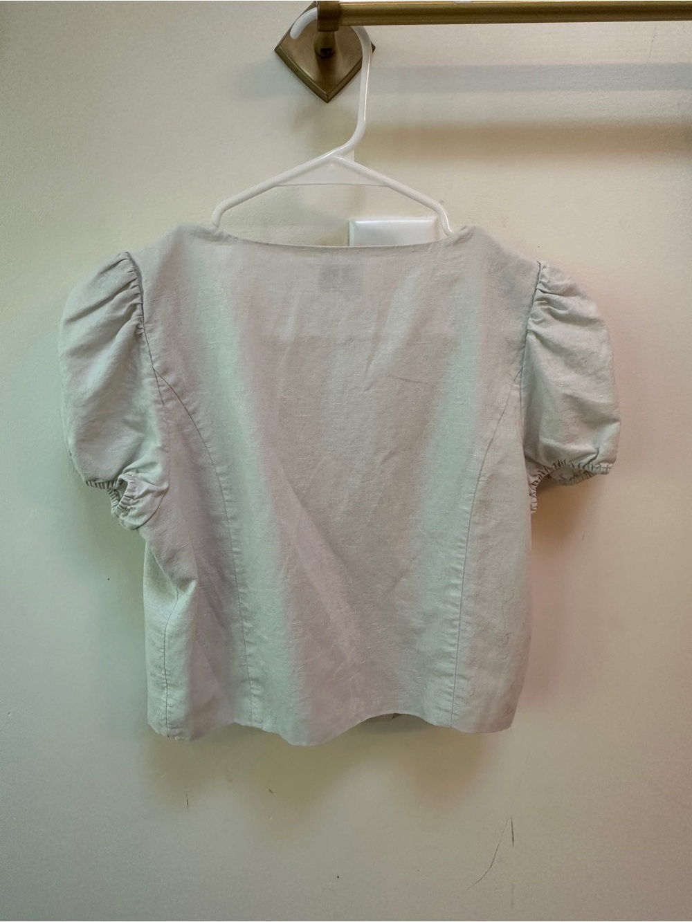 Aritzia Sunday Best Cream Puff Sleeve V-Neck Button Front Cropped Blouse - Picture 4 of 4